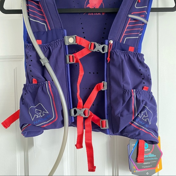 SOLD🛍Nathan VaporKrar 12L 2.0 Insulated Hydration Vest - Picture 3 of 11